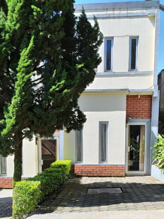 Villa Beverly Lembang Dış mekan fotoğraf